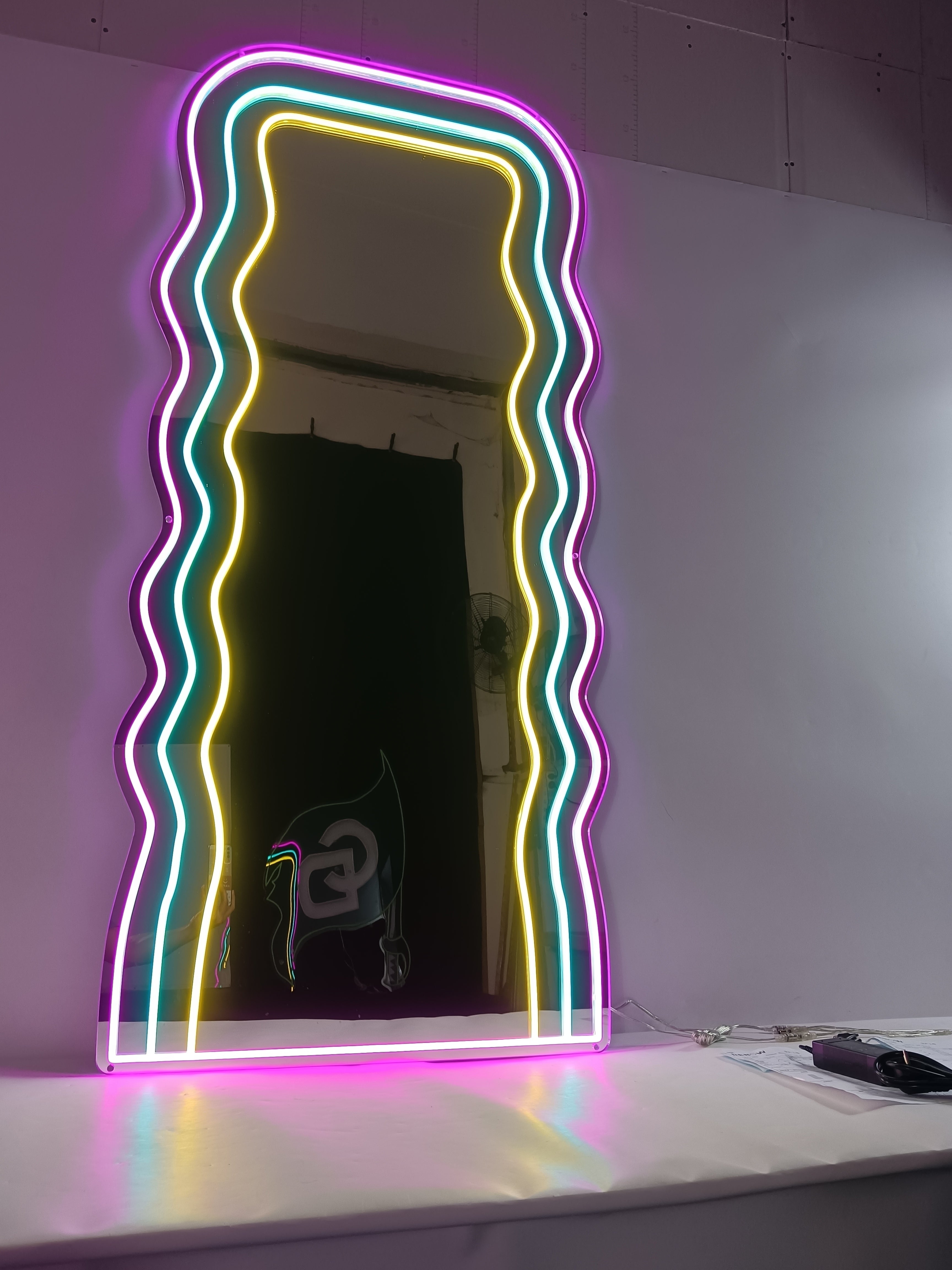 Wavy LED Neon Mirror, Custom Mirror Led Sign, Multicolor Neon Sign For Beauty Shop, Nail Salon, Spa, Lashes & Brows Studio, Full Body Mirror